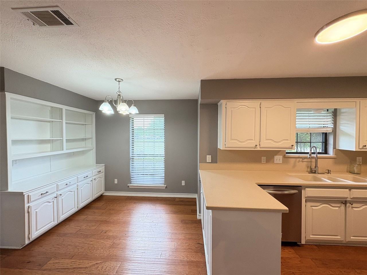10694 Rose Garden Ct - Photo 5 of 24