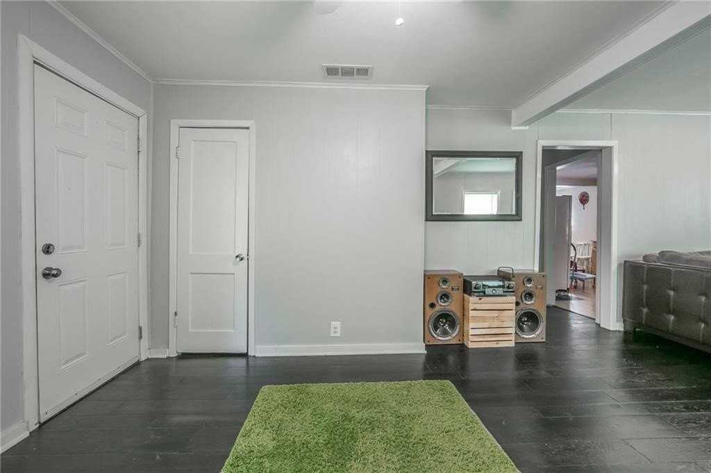 206 Renfro St - Photo 3 of 14