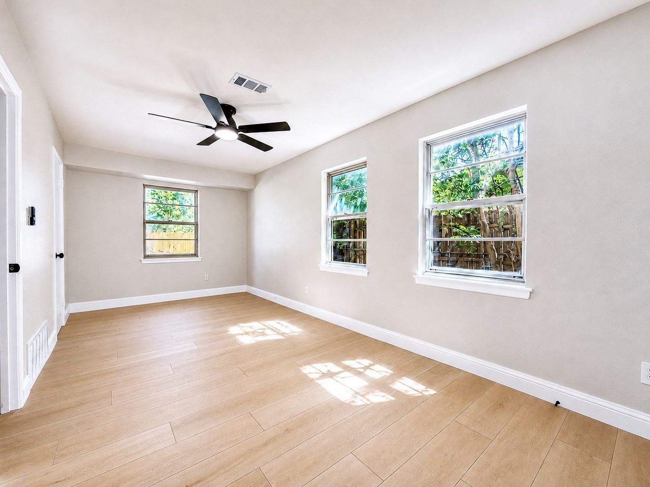 209 W Southern Ave - Photo 7 of 22