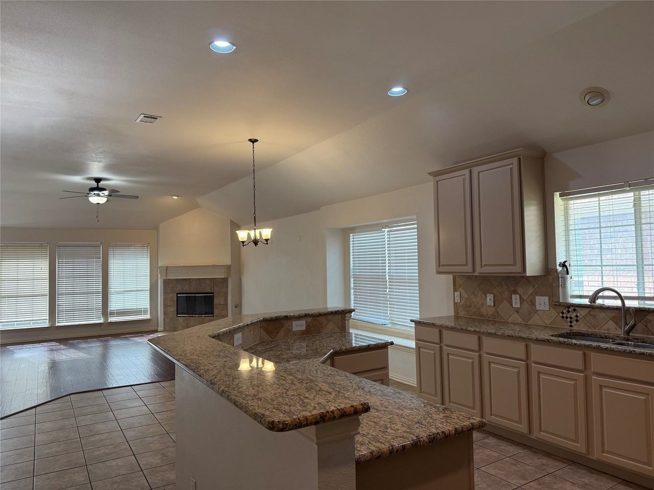 13401 Roadster Dr - Photo 4 of 20