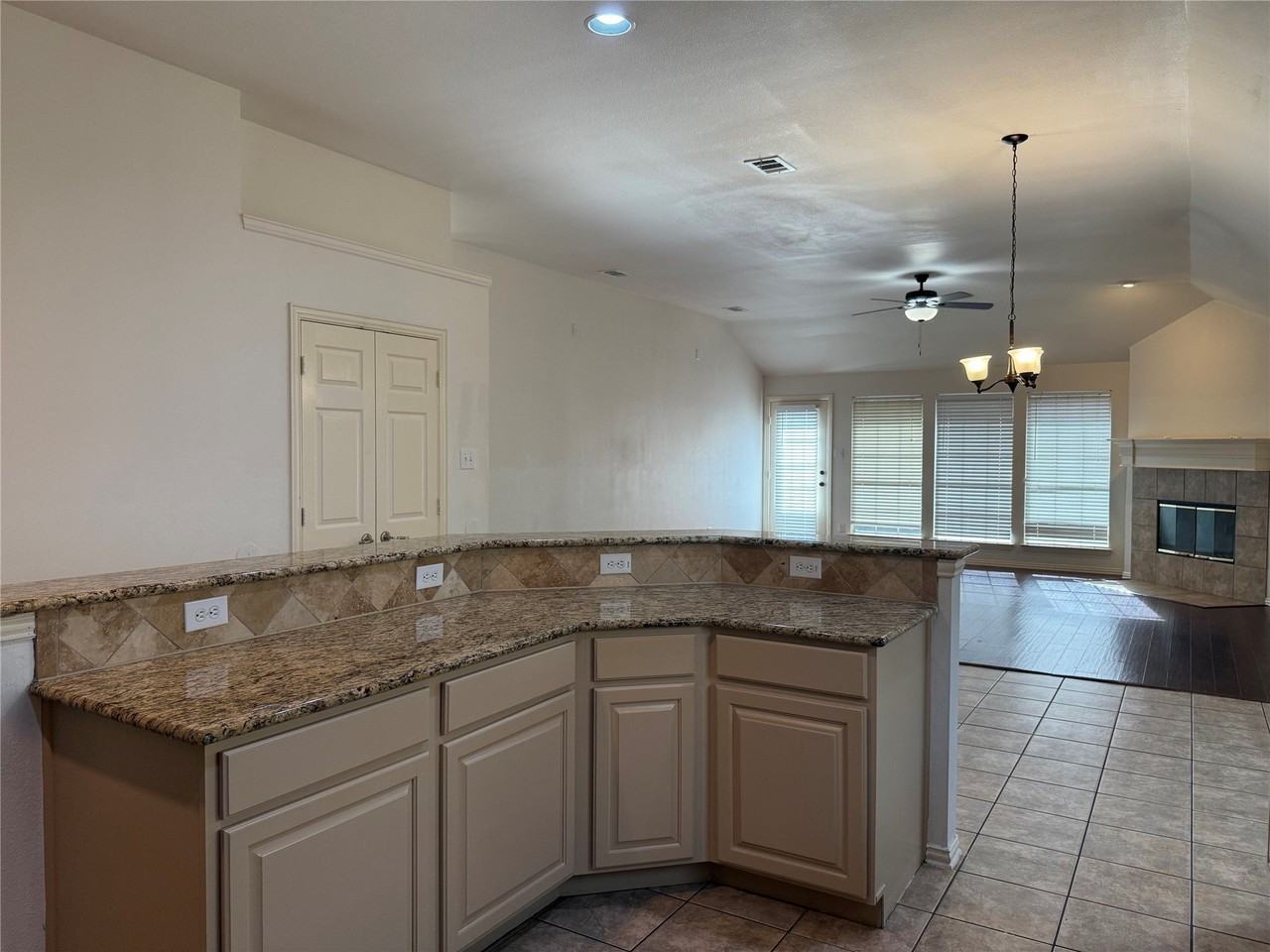 13401 Roadster Dr - Photo 5 of 20