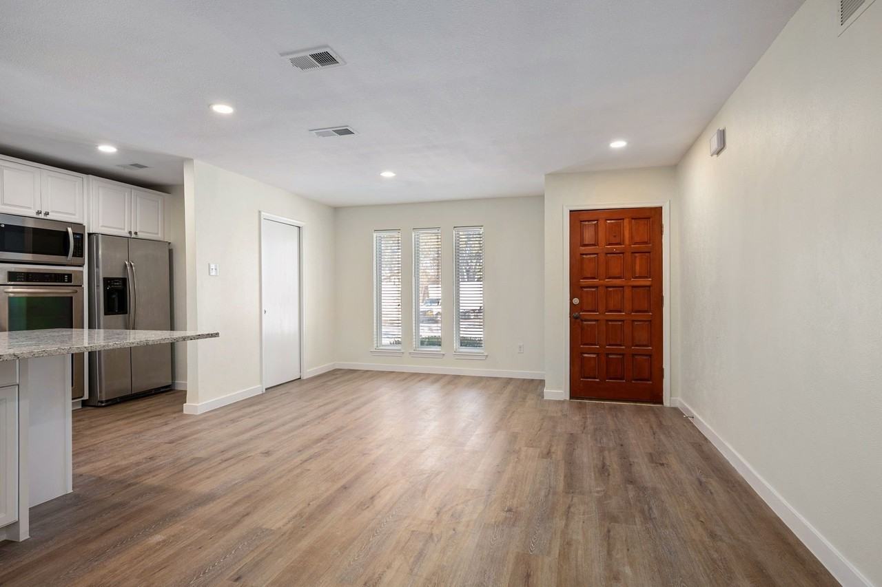 10521 Sandpiper Ln - Photo 2 of 19