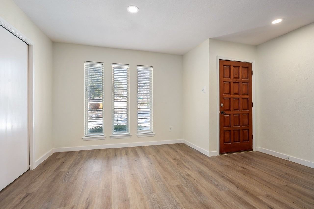 10521 Sandpiper Ln - Photo 3 of 19