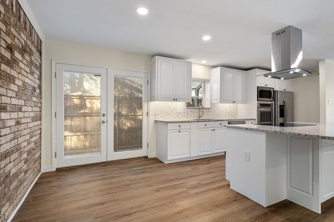 10521 Sandpiper Ln - Photo 4 of 19