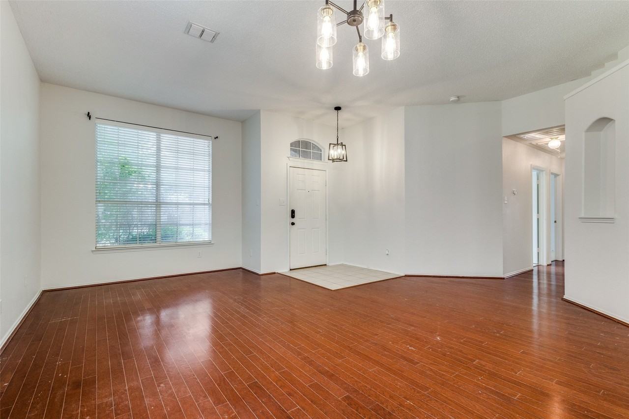 7046 Saint Augustine Dr - Photo 5 of 30
