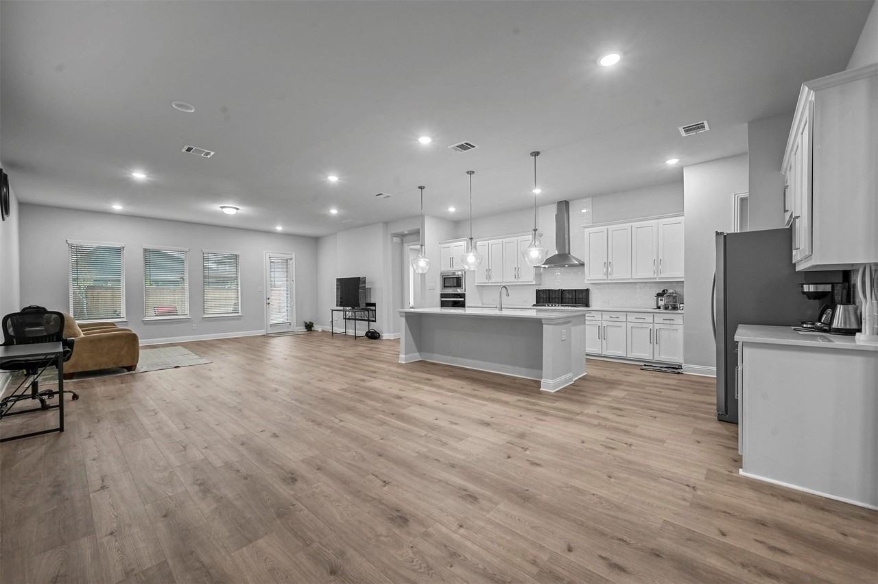 2210 Balboa Dr - Photo 3 of 27