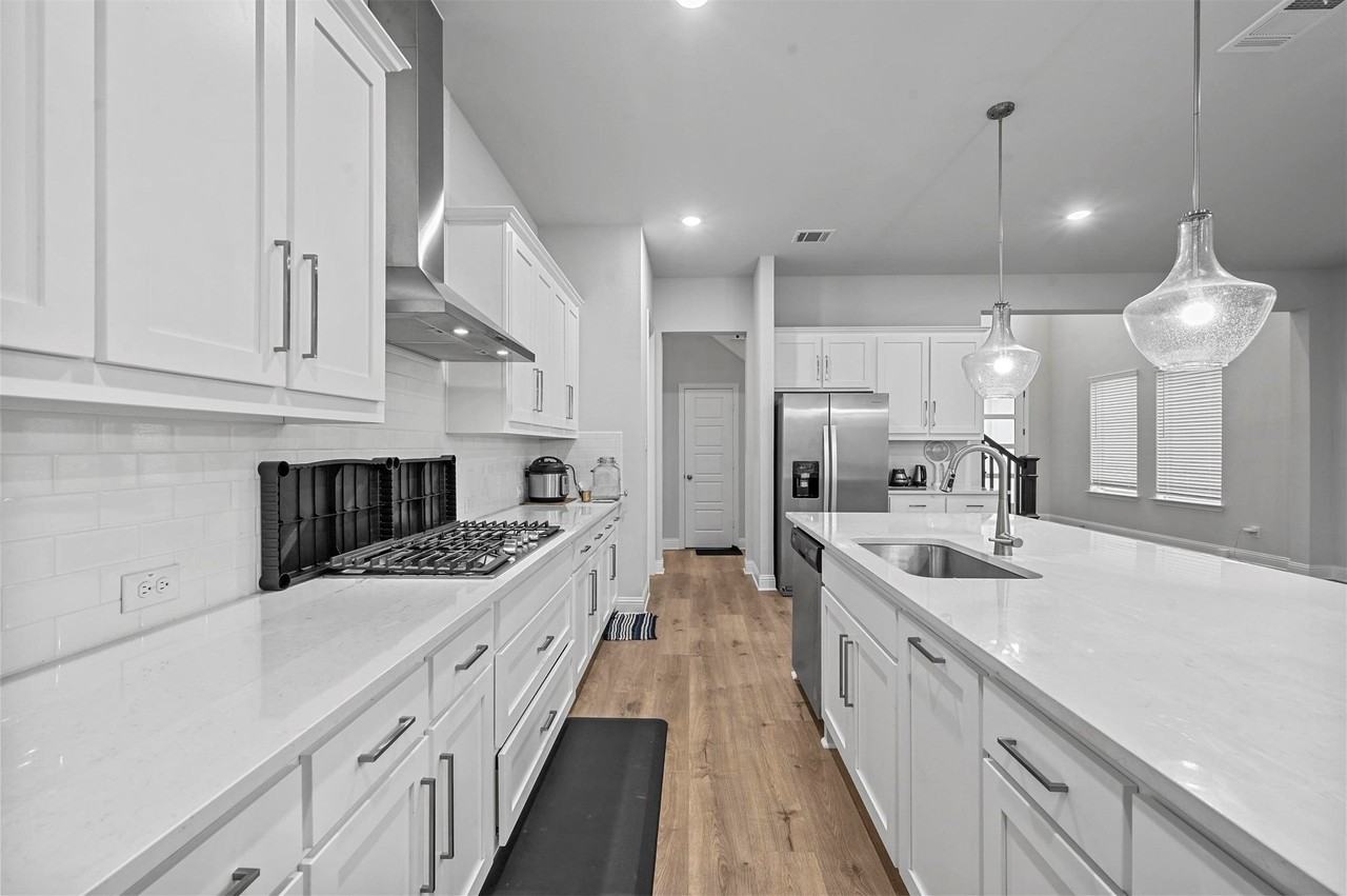 2210 Balboa Dr - Photo 4 of 27