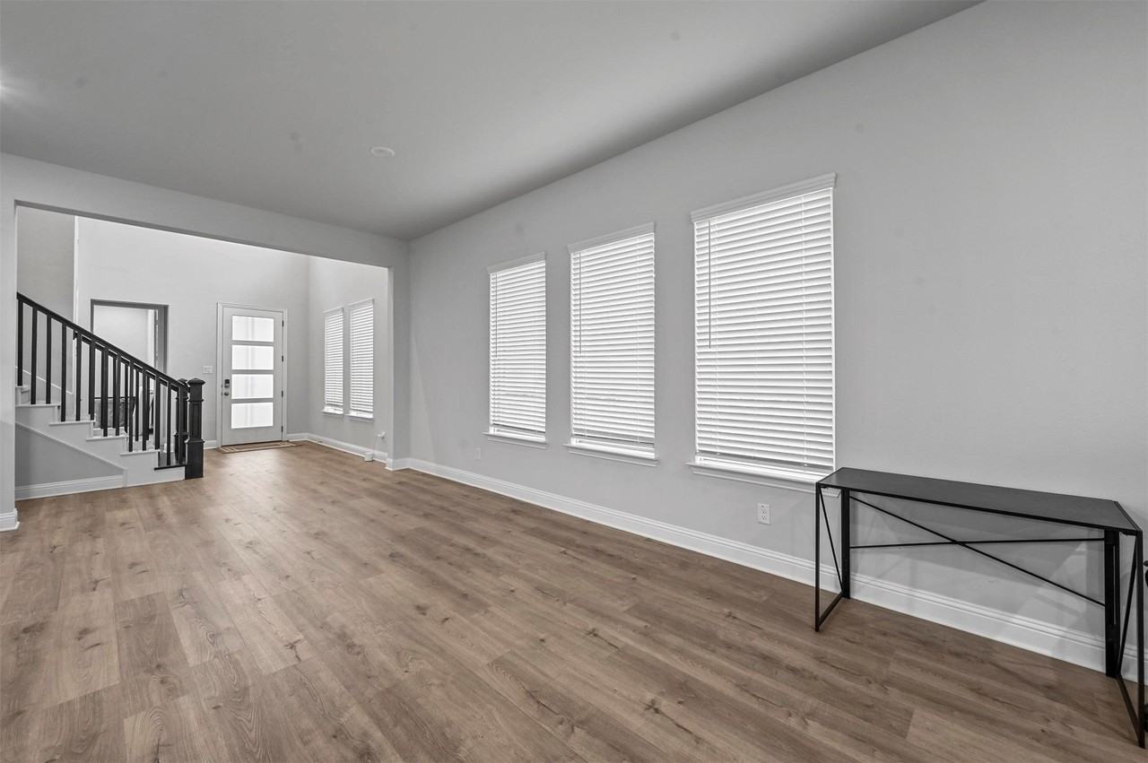 2210 Balboa Dr - Photo 5 of 27