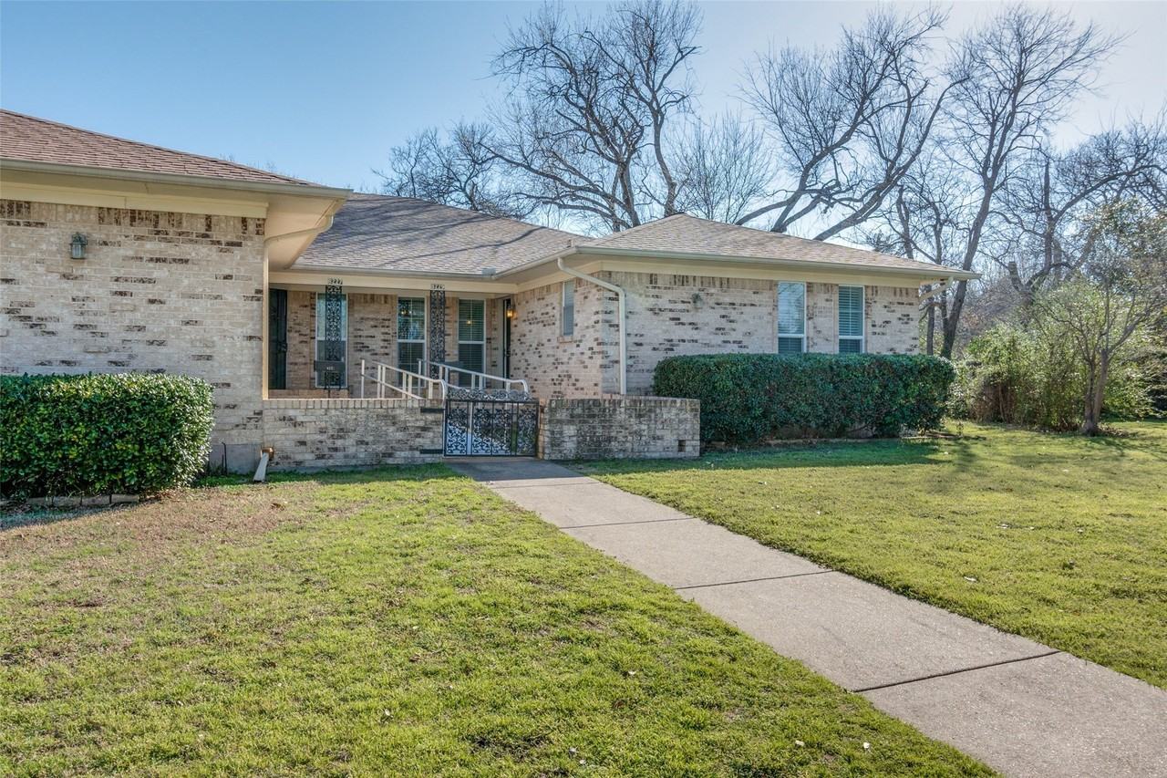 8229 Lullwater Dr - Photo 2 of 25