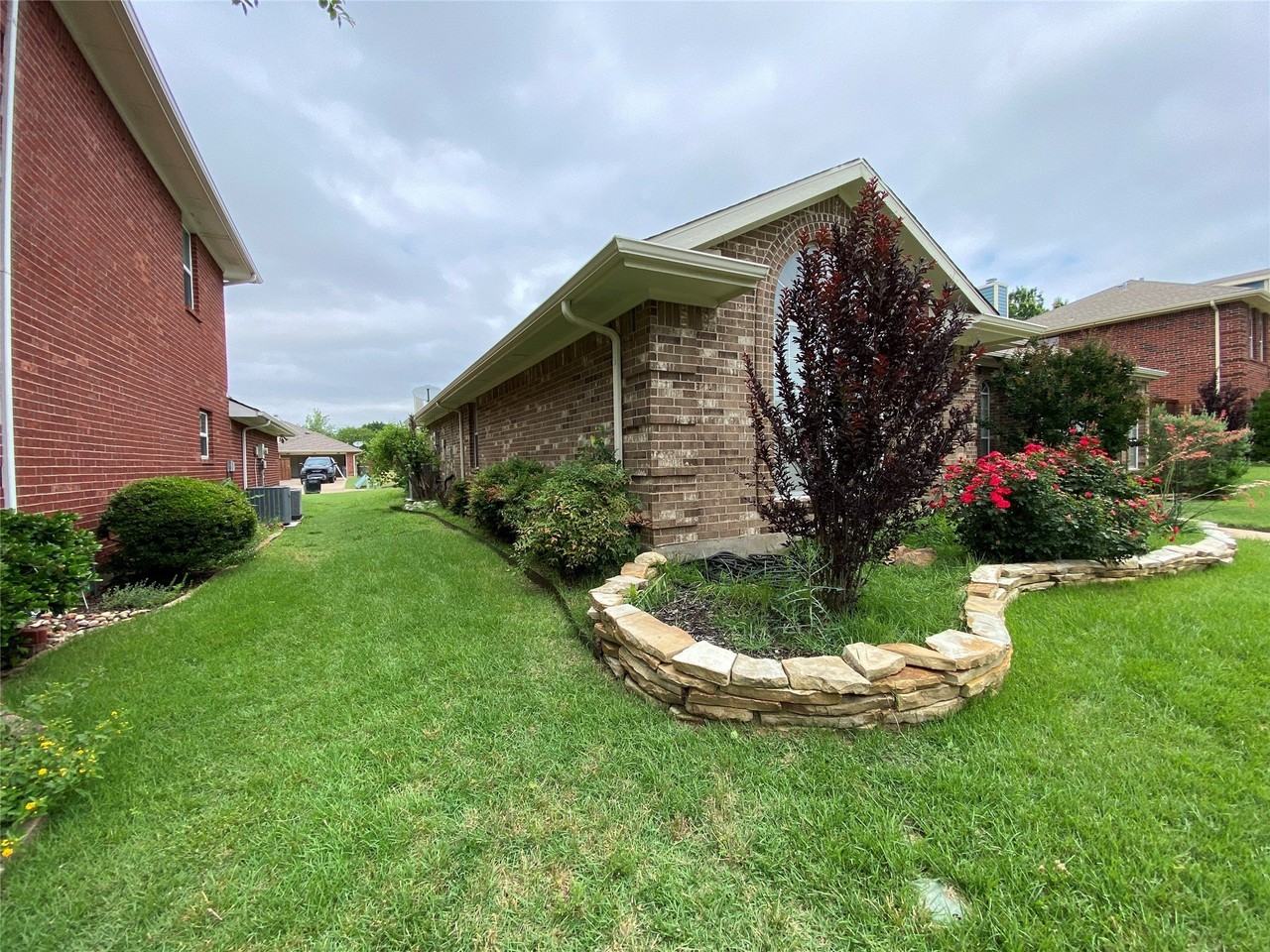 1011 Michelson Ln - Photo 2 of 17
