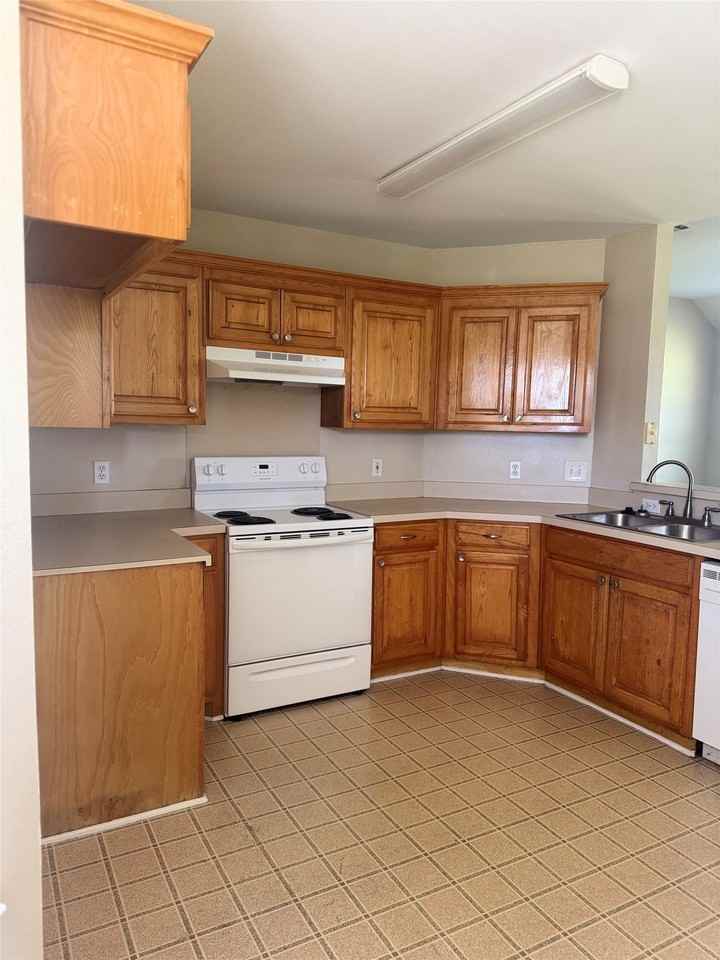 442 Green Acres Dr - Photo 4 of 11