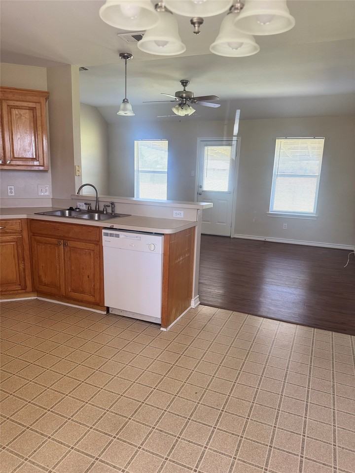 442 Green Acres Dr - Photo 5 of 11