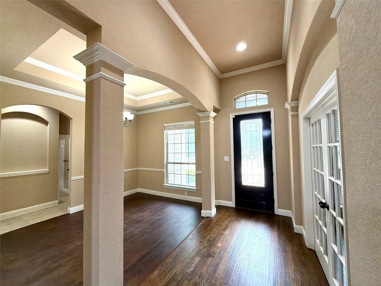 1731 Teakwood Dr - Photo 2 of 27