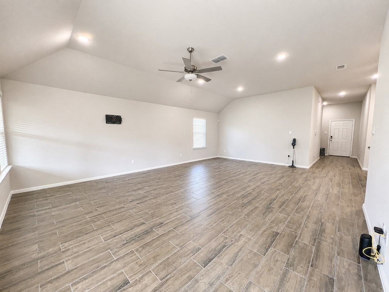 3720 Yarrow Dr - Photo 2 of 31