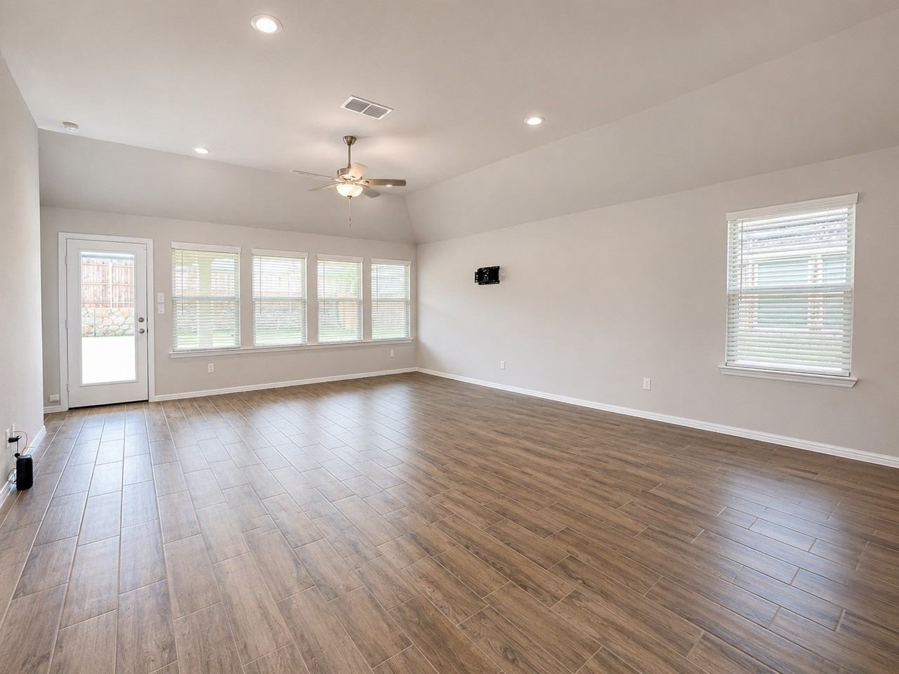 3720 Yarrow Dr - Photo 3 of 31