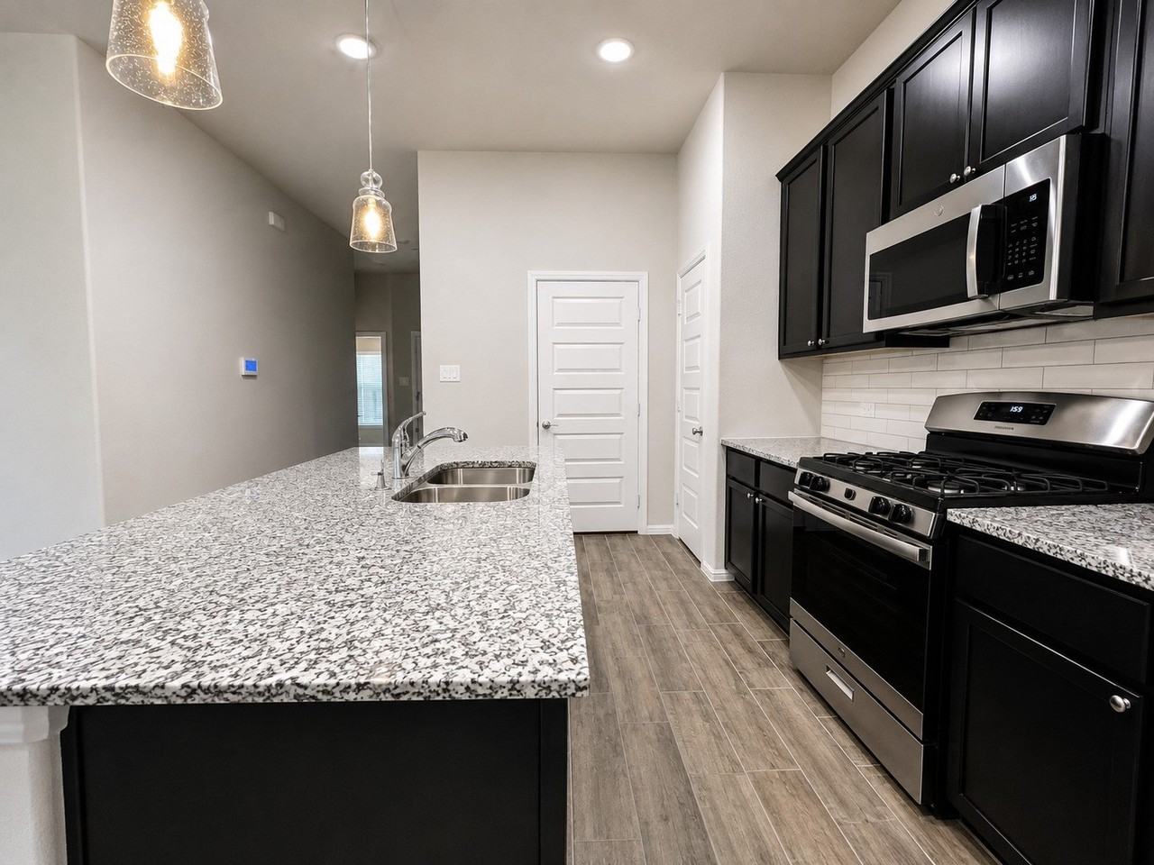 3720 Yarrow Dr - Photo 6 of 31