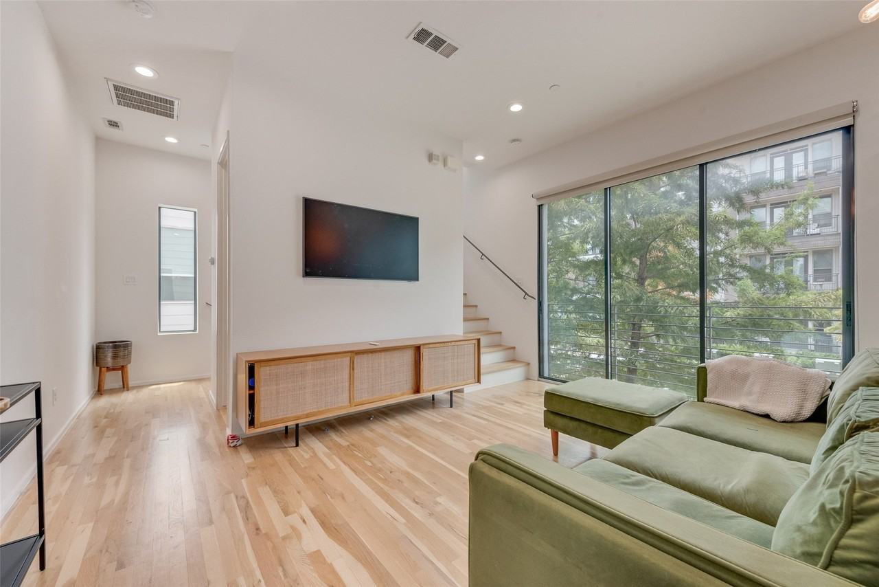 2304 N Garrett Ave #1 - Photo 5 of 16