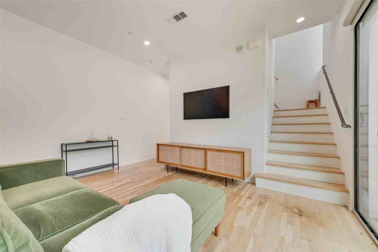 2304 N Garrett Ave #1 - Photo 6 of 16