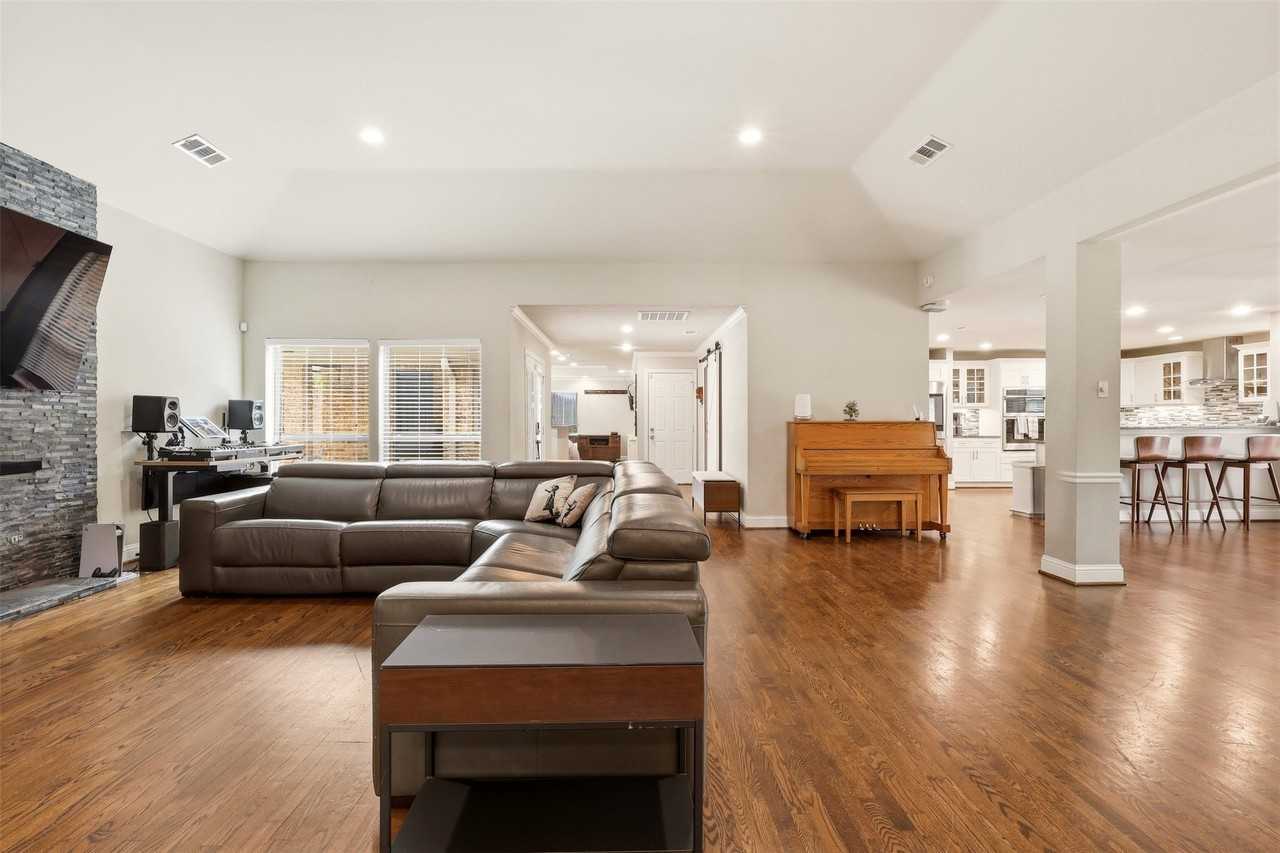 6302 Warm Mist Ln - Photo 4 of 37
