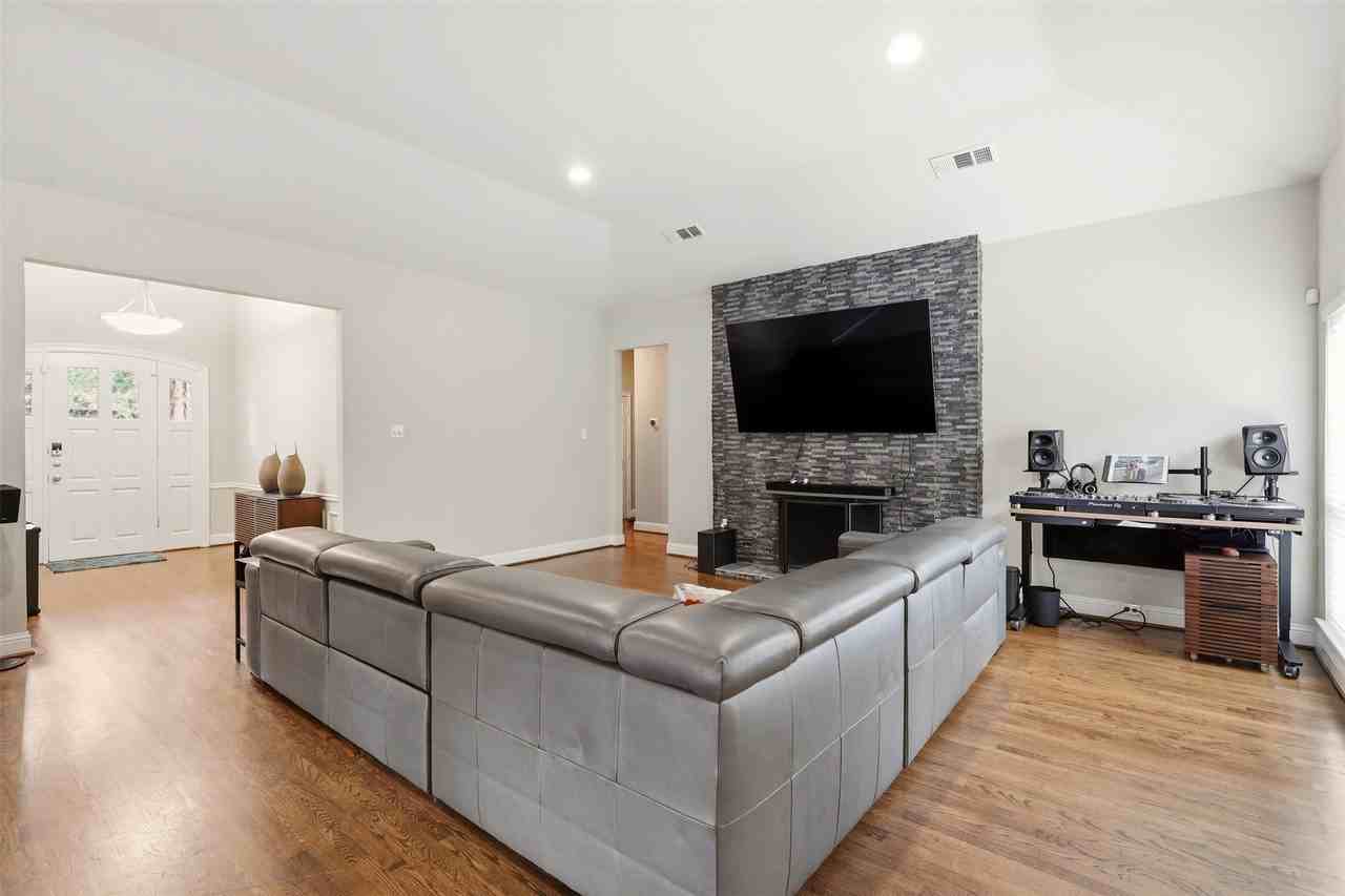 6302 Warm Mist Ln - Photo 5 of 37