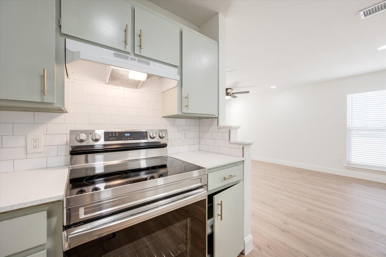 805 W Chambers St #C - Photo 4 of 13