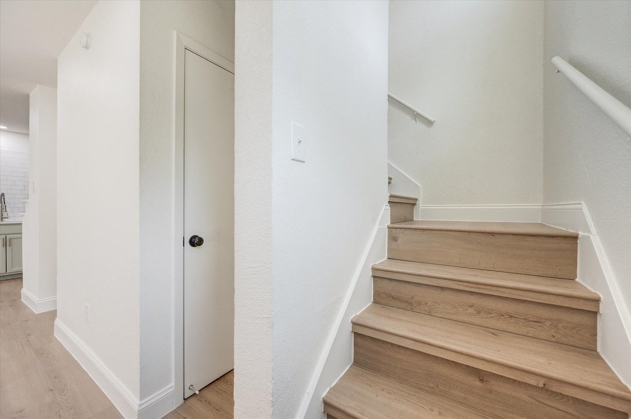 805 W Chambers St #C - Photo 6 of 13