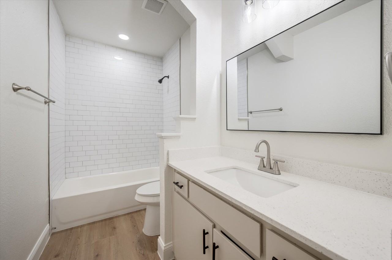 805 W Chambers St #C - Photo 7 of 13