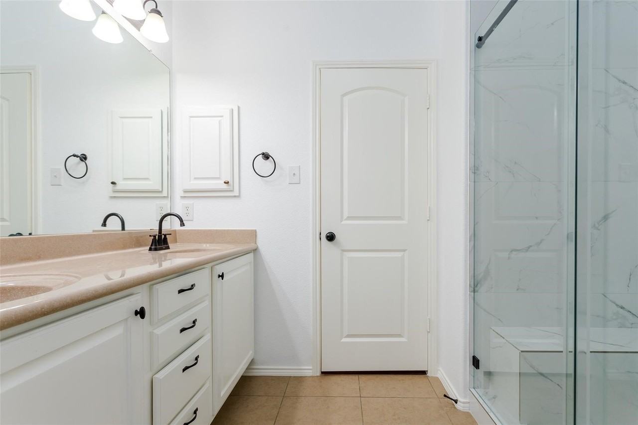 918 Mangrove Dr - Photo 5 of 27