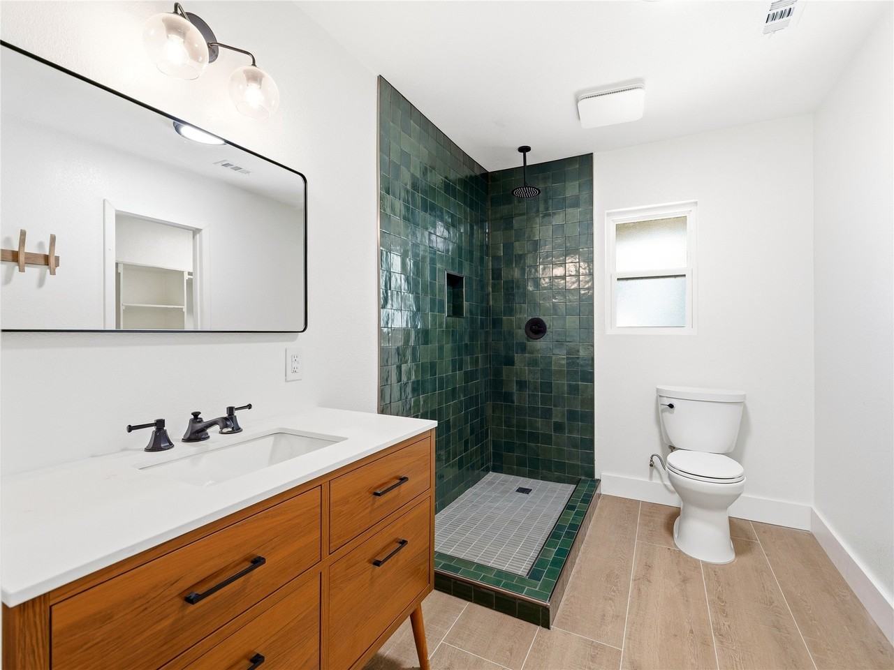 627 Francks Cir - Photo 5 of 28