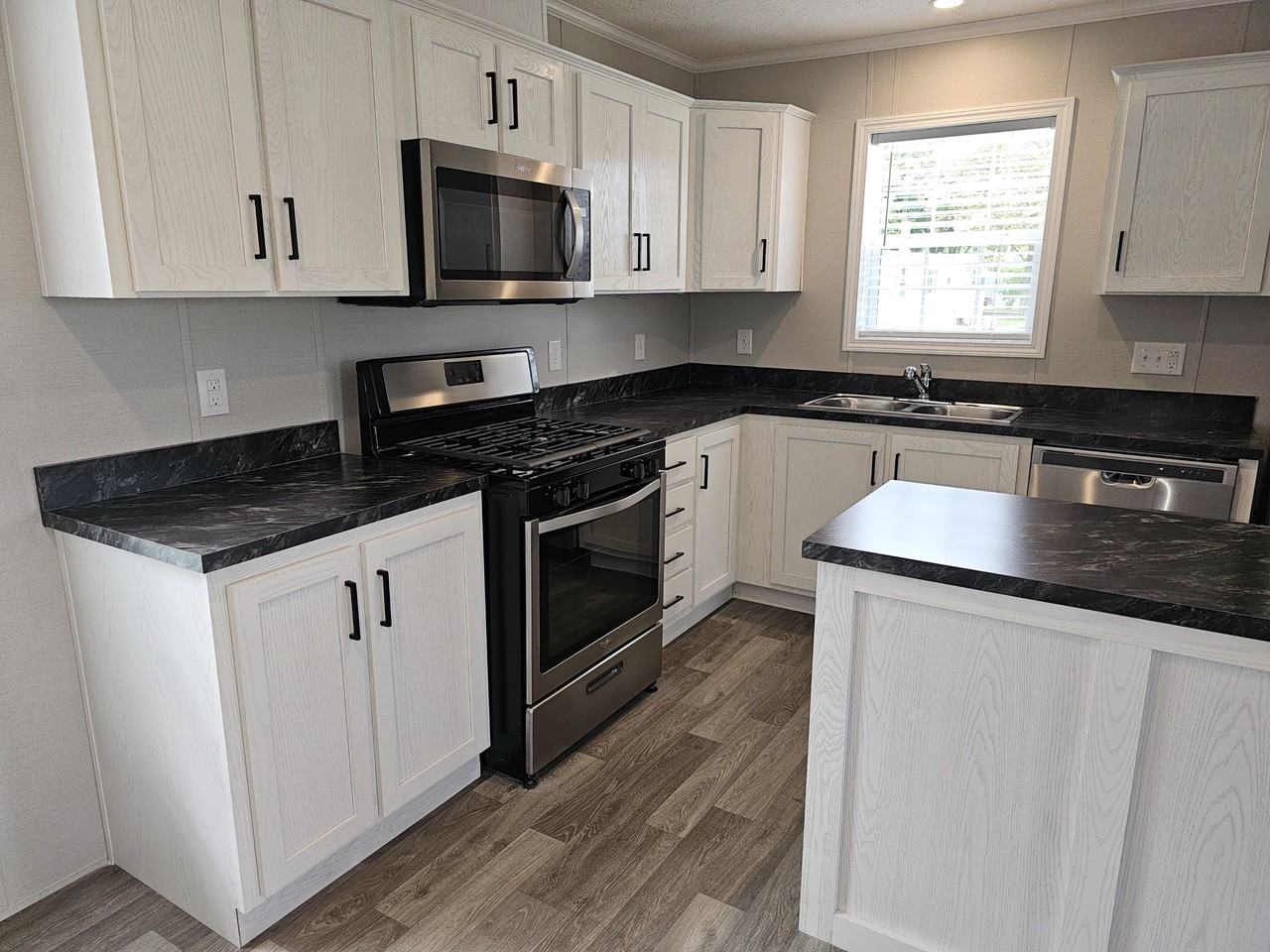 855 W Jefferson St #17 - Photo 2 of 15