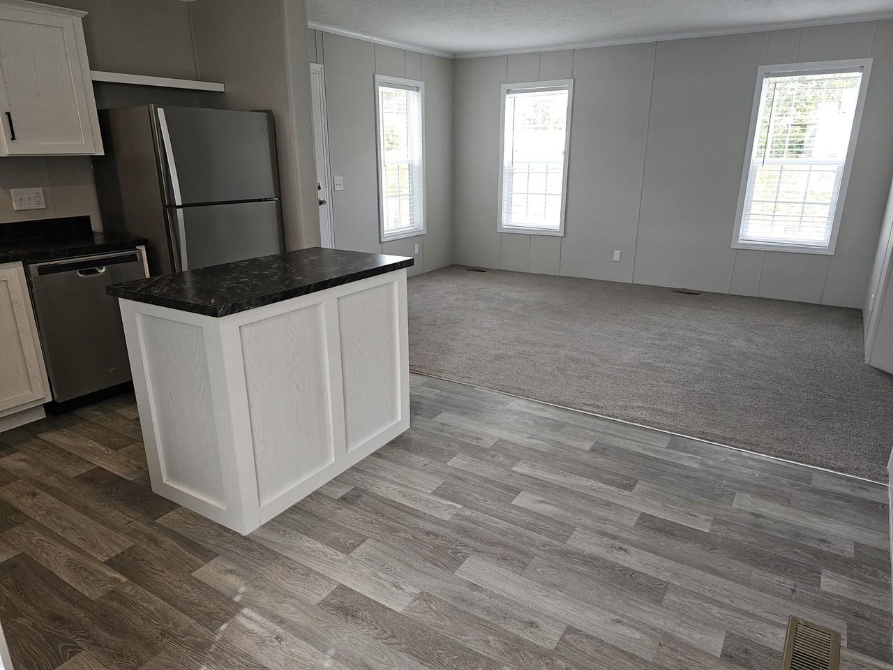 855 W Jefferson St #17 - Photo 3 of 15