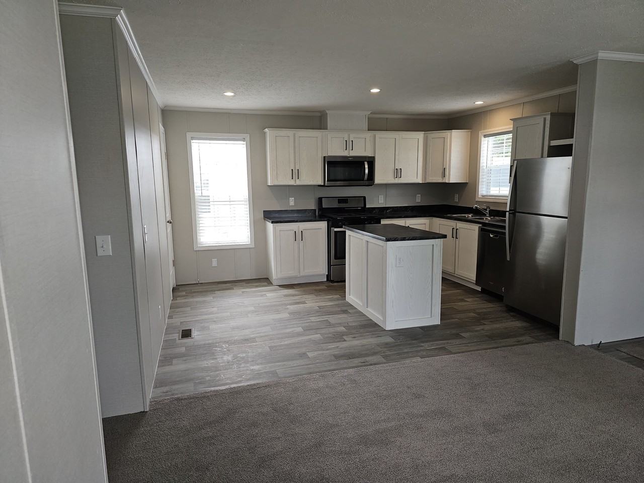 855 W Jefferson St #17 - Photo 4 of 15
