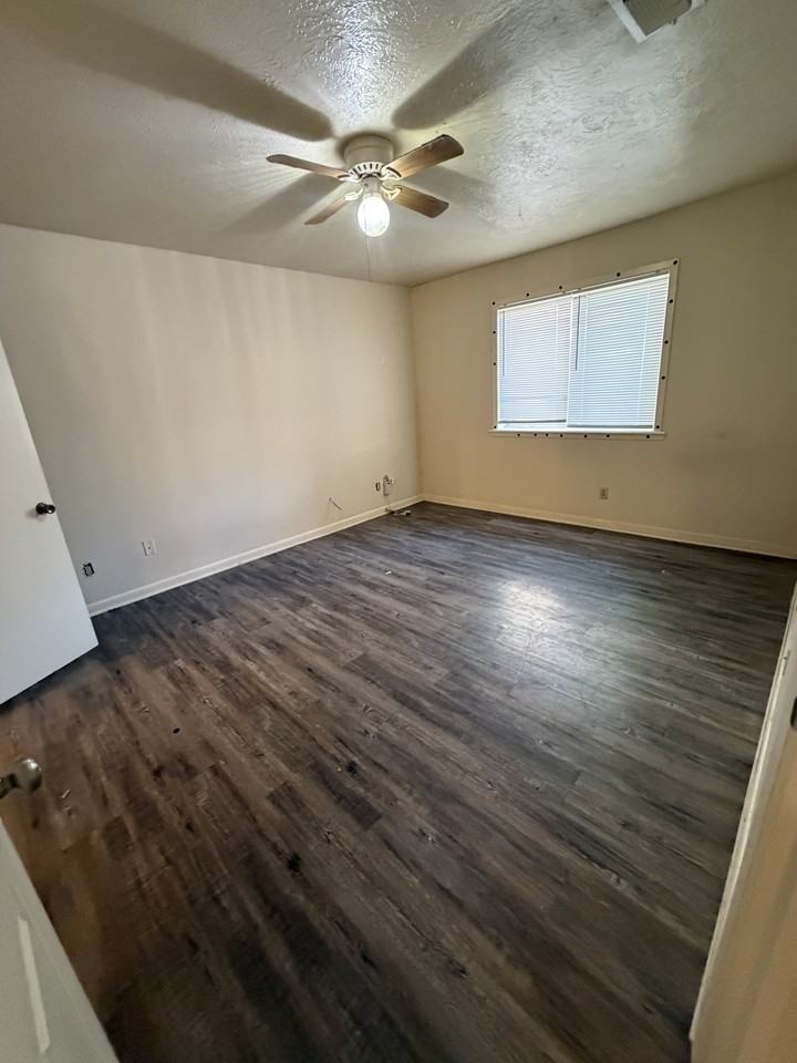1824 San Antonio St #B - Photo 4 of 8