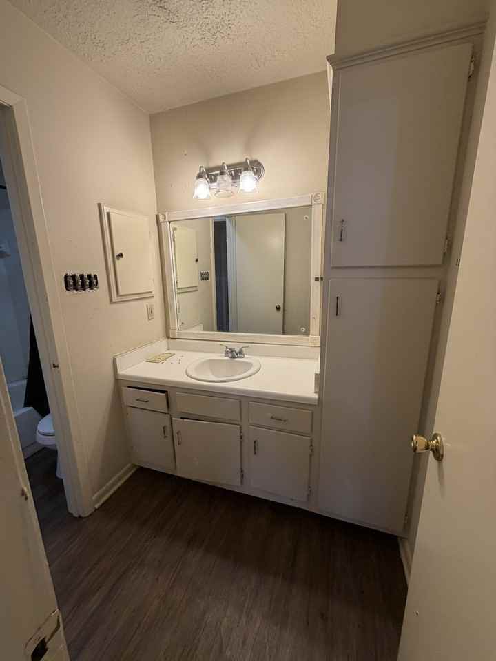 1824 San Antonio St #B - Photo 6 of 8