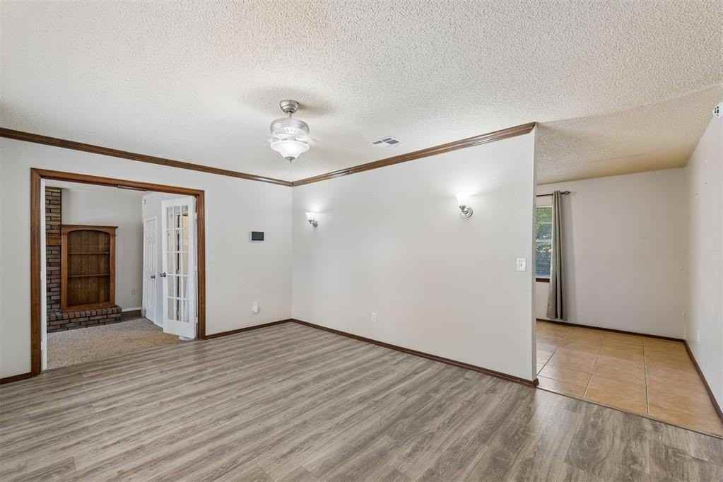 3401 E Noble Dr - Photo 3 of 32