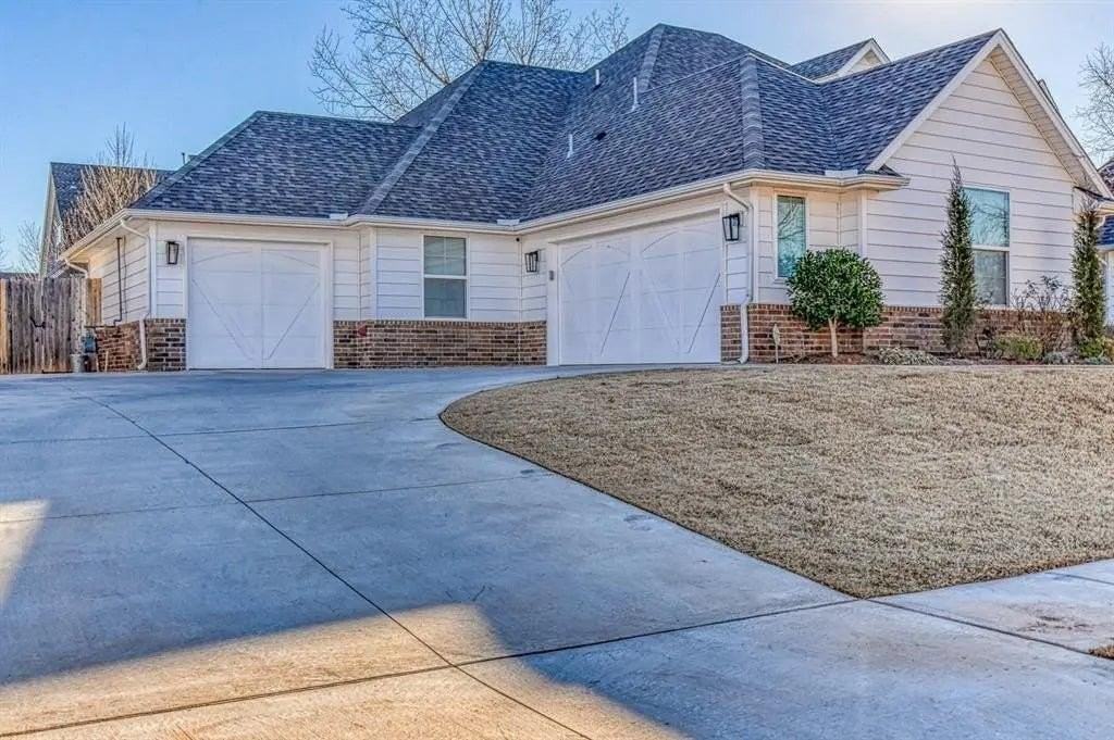 3313 Quidnet Rd - Photo 4 of 48