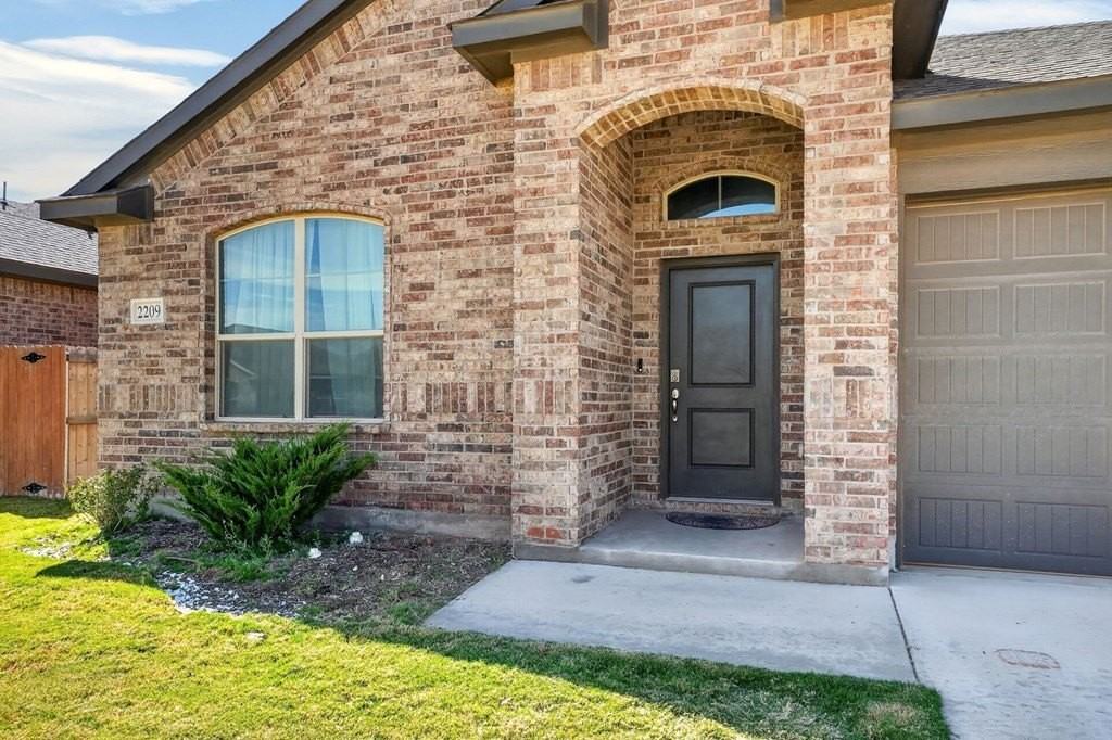 2209 Beaufort Dr - Photo 4 of 42