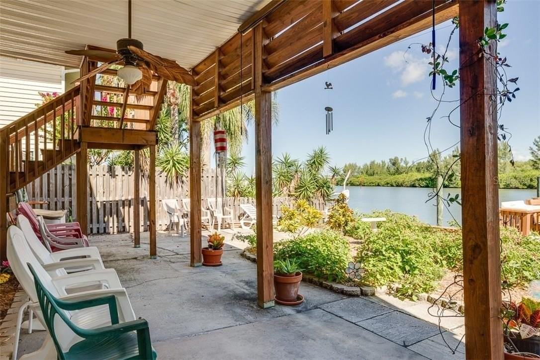 18521 Gulf Blvd - Photo 4 of 31