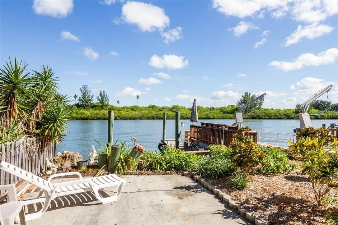 18521 Gulf Blvd - Photo 5 of 31