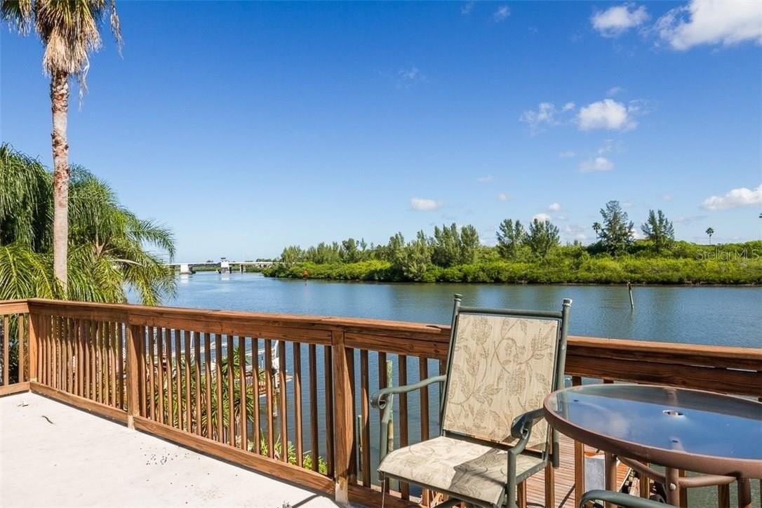 18521 Gulf Blvd - Photo 7 of 31