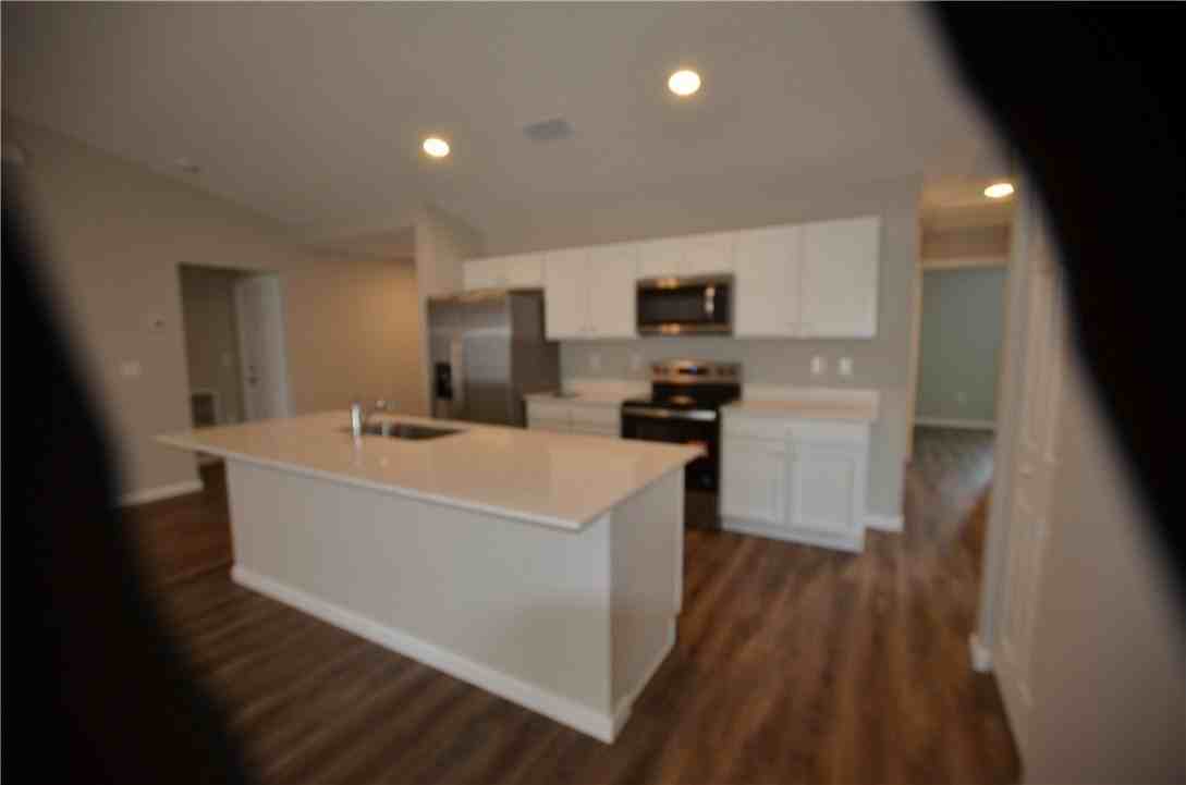 340 Dolphin St Se - Photo 5 of 12