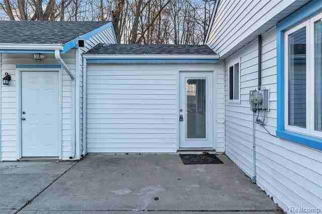 8165 Leonard Dr - Photo 4 of 50