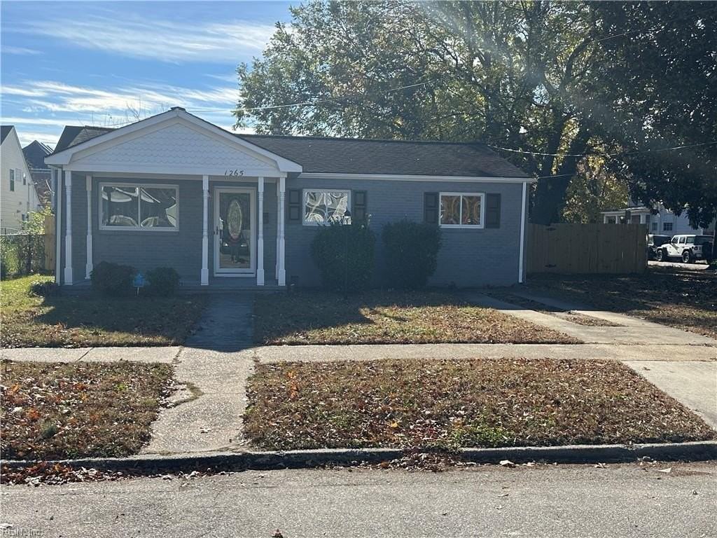 1265 W 40th St - Photo 3 of 23