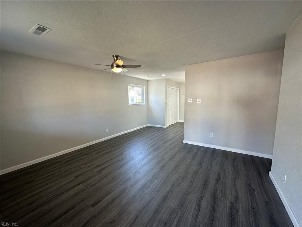 1265 W 40th St - Photo 4 of 23