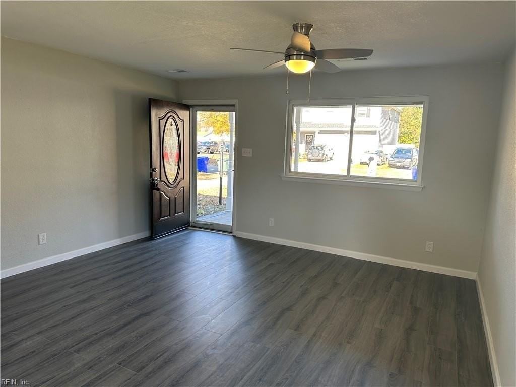 1265 W 40th St - Photo 5 of 23