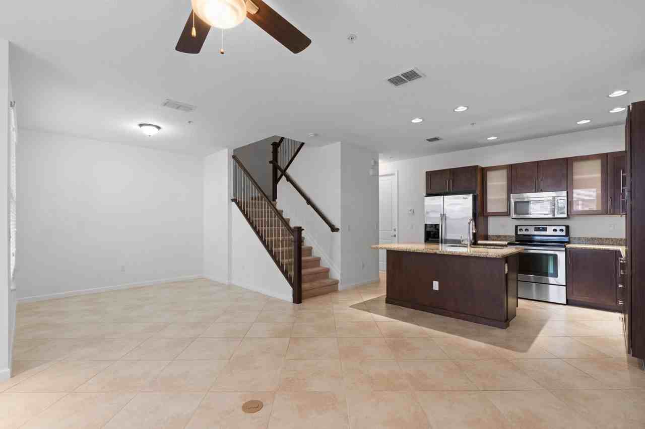 1439 Nw 49th Ln - Photo 4 of 41