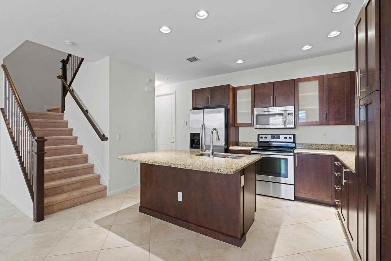 1439 Nw 49th Ln - Photo 7 of 41