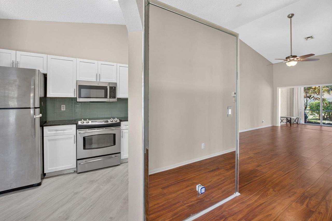 8108 Summer Shores Dr - Photo 6 of 36