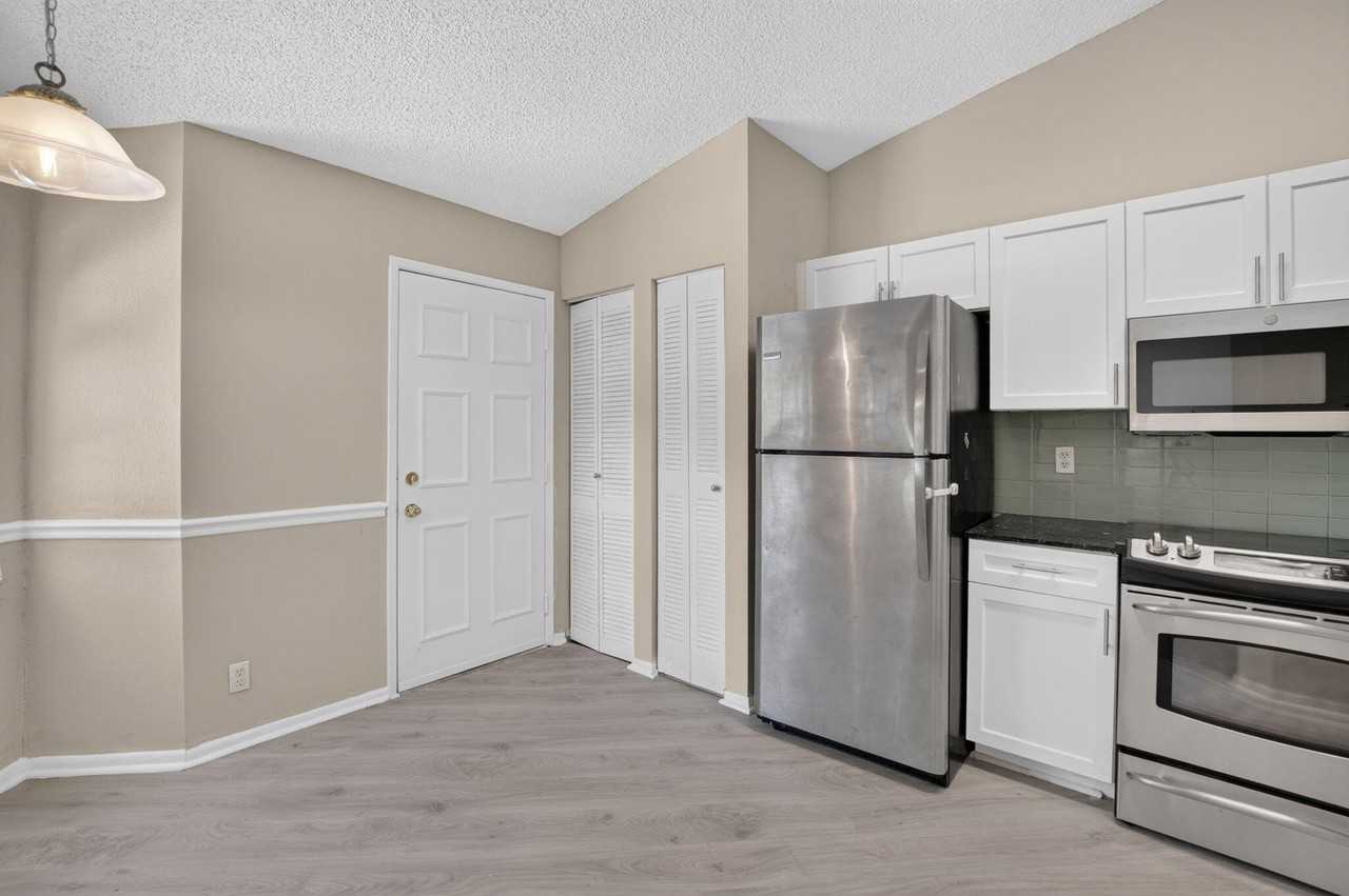 8108 Summer Shores Dr - Photo 7 of 36