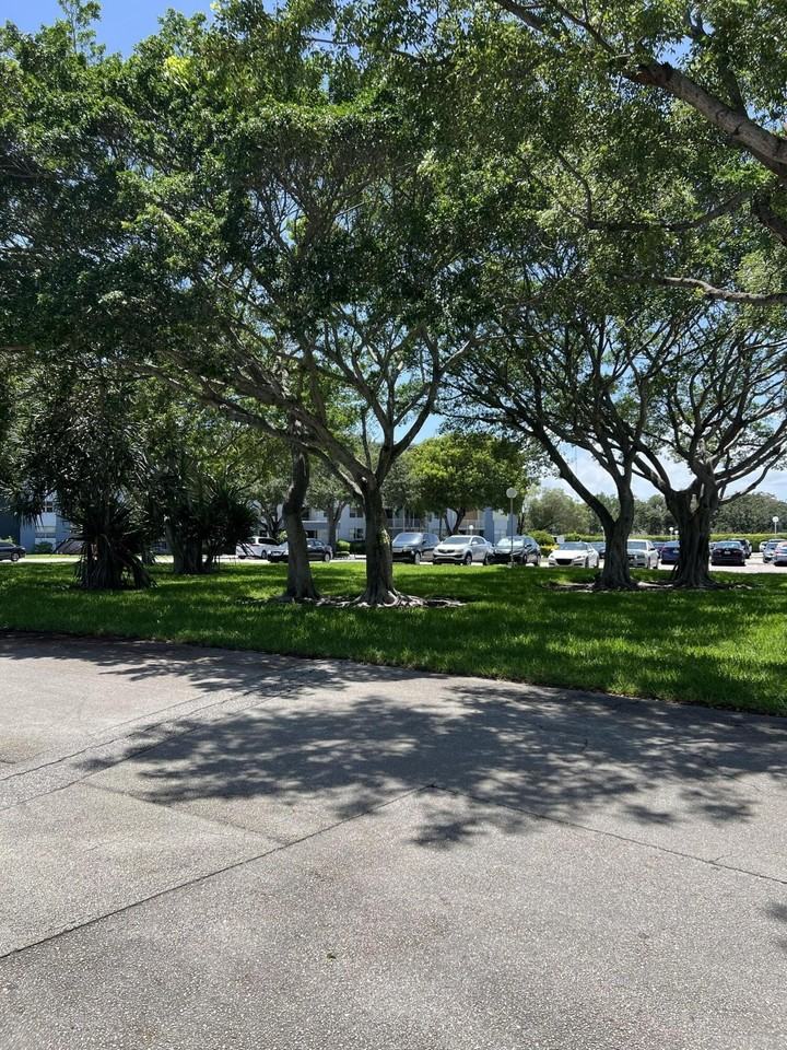 480 Executive Center Dr #2D - Photo 4 of 28